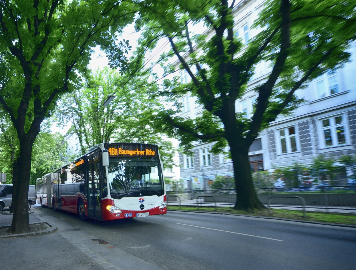 Ab sofort sind die neuen umweltfreundlichen CITARO Gelenkbusse des Herstellers Mercedes-Benz auch auf der Linie 48A zwischen Baumgartner Höhe und Dr. Karl-Renner-Ring im Einsatz.