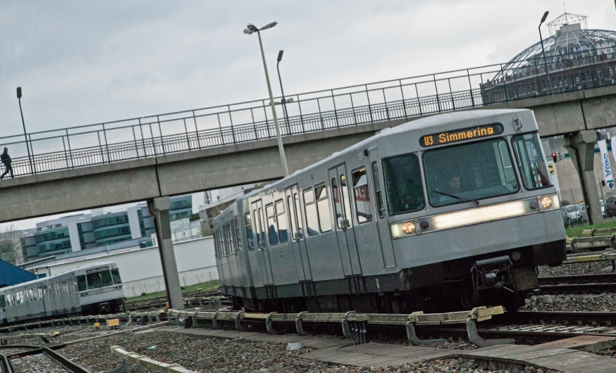 U-Bahnhof Erdberg  der Wiener Linien und einen Zug der Linie U3