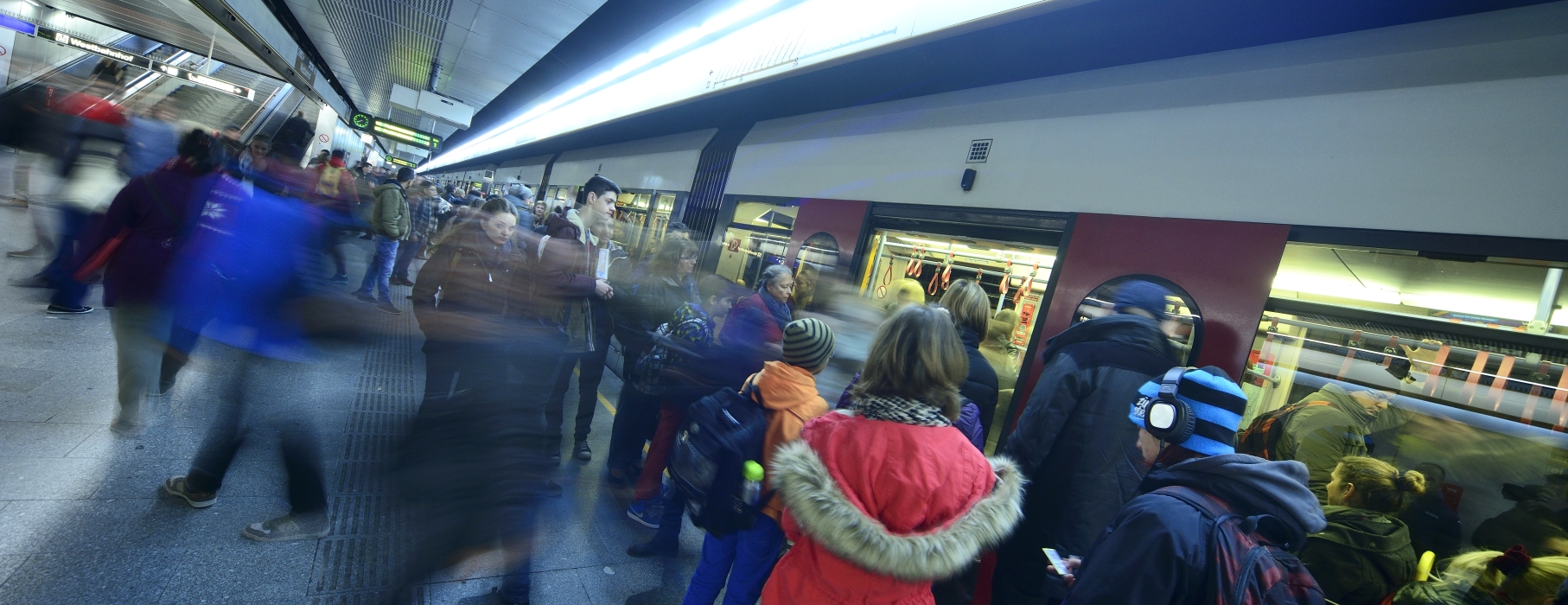 Viele Tausend Fahrgäste nutzen täglich die Wiener Linien, in diesem Bild die U-Bahn der Station Westbahnhof.