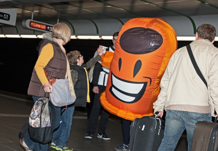 Kampagne für saubere Öffis, U4 Station Landstraße, April14