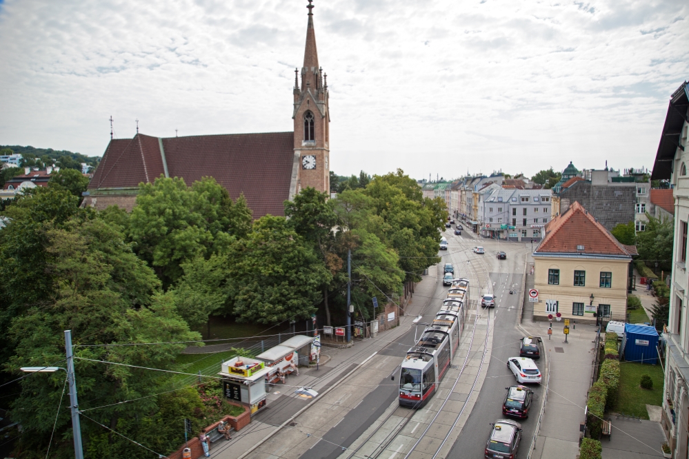 Linie 49 kurz vor Endstelle Hütteldorf mit Zug der Type B1, Juli 14