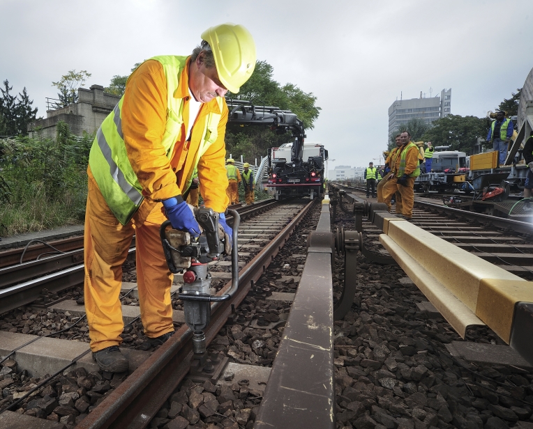 Arbeiten an den Gleisen der Strecke U4 zwischen Heiligenstadt und Schottenring.