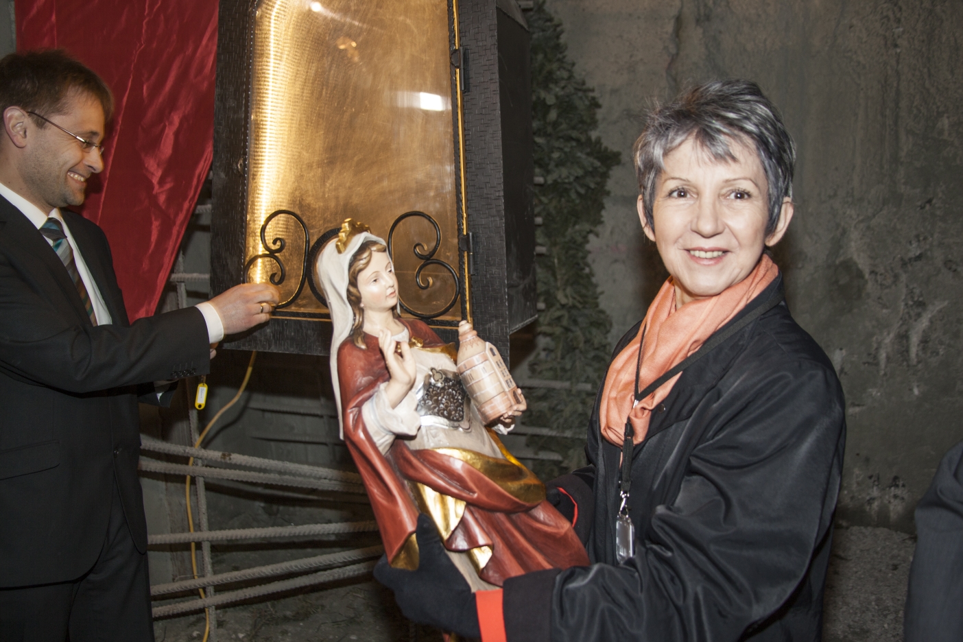 Tunnelanschlag in dem rund 30 Meter unter der A23 verlaufenden Tunnel bei der künftigen U1-Station Altes Landgut.

Tunnelpatin der künftigen Station Altes Landgut ist Nationalratspräsidentin Barbara Prammer.