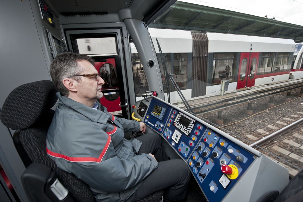 Ein U-Bahn-Fahrer auf der Linie U6 im Einsatz.