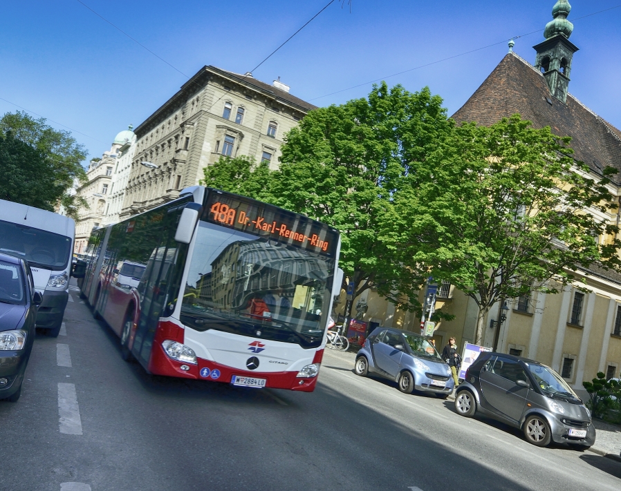 Ab sofort sind die neuen umweltfreundlichen CITARO Gelenksbusse des Herstellers Mercedes-Benz auch auf der Linie 48A im Einsatz.