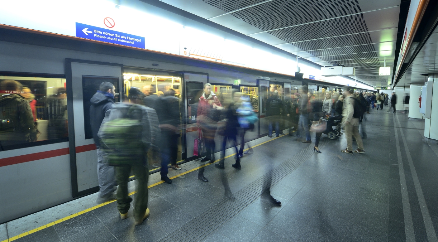 Viele Tausend Fahrgäste nutzen täglich die Wiener Linien, in diesem Bild die U-Bahn der Station Stephansplatz.