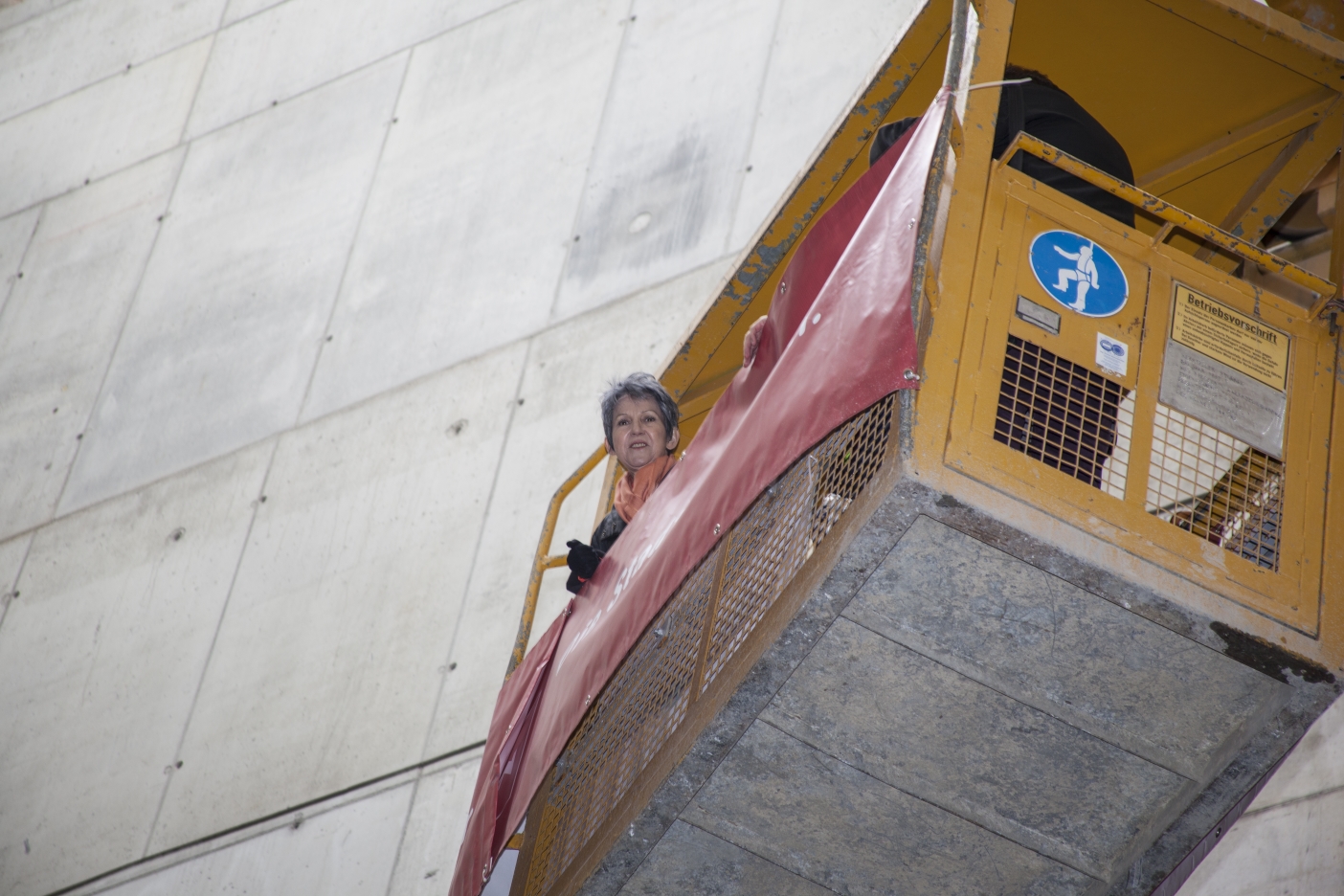 Tunnelanschlag in dem rund 30 Meter unter der A23 verlaufenden Tunnel bei der künftigen U1-Station Altes Landgut.

Tunnelpatin der künftigen Station Altes Landgut ist Nationalratspräsidentin Barbara Prammer.