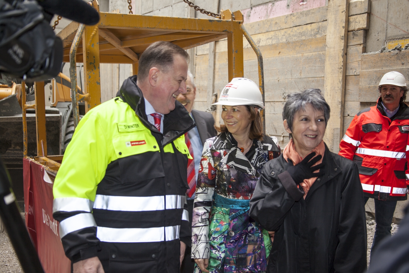 Tunnelanschlag in dem rund 30 Meter unter der A23 verlaufenden Tunnel bei der künftigen U1-Station Altes Landgut.

Tunnelpatin der künftigen Station Altes Landgut ist Nationalratspräsidentin Barbara Prammer.