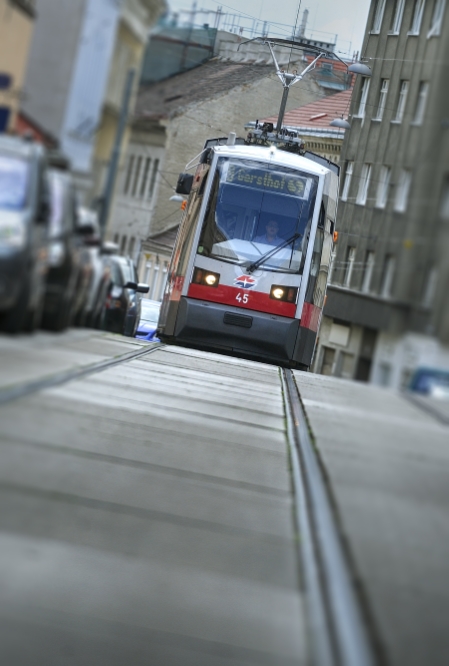 Straßenbahn der Linie 9.