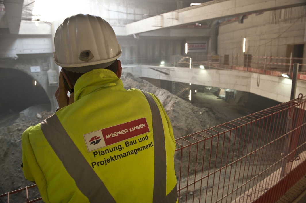 Tunnelbauarbeiten beim Ausbau der U-Bahnlinie U1 Richtung Oberlaa im Bereich Favoritenstraße Ecke Klausenburger Straße.