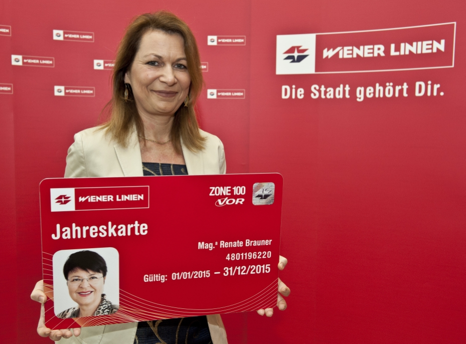 Wiener Linien präsentieren bei Pressekonferenz die neue Wiener-Linien-Jahreskarte die ab 1. Jänner 2015 ein neues Gesicht bekommt. Im Bild: Wiener Linien Geschäftsführerin Alexandra Reinagl.