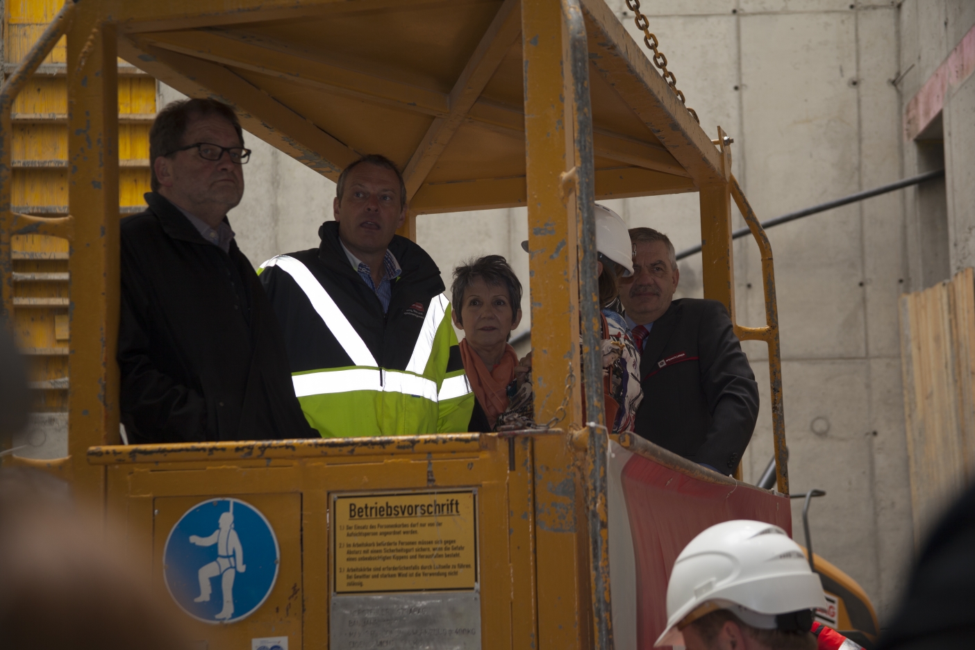 Tunnelanschlag in dem rund 30 Meter unter der A23 verlaufenden Tunnel bei der künftigen U1-Station Altes Landgut.

Tunnelpatin der künftigen Station Altes Landgut ist Nationalratspräsidentin Barbara Prammer.