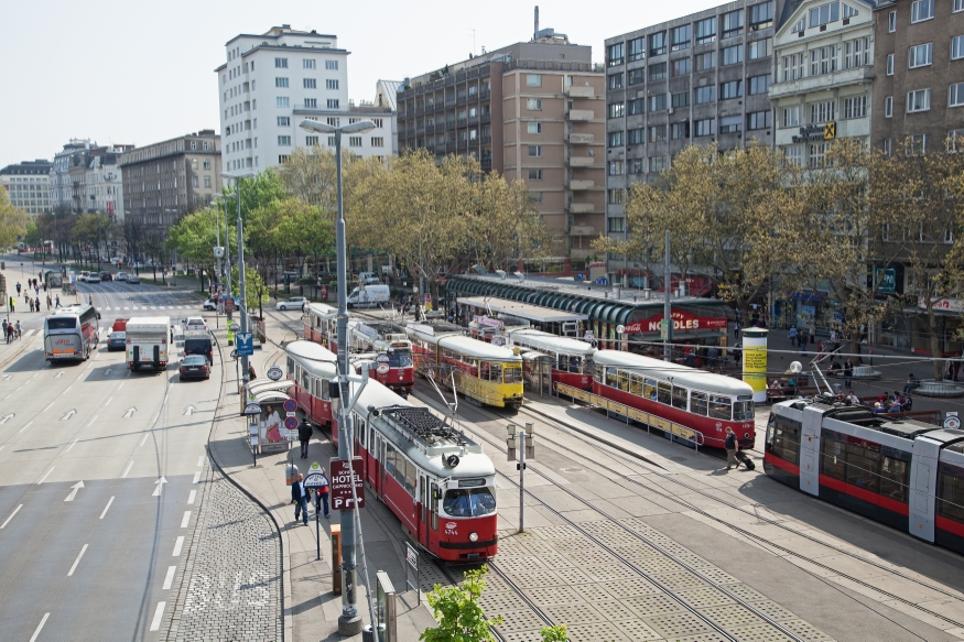 Linien1 und 2 Type E1-c4, E2-c5 und Ulf am Schwedenplatz, April 14