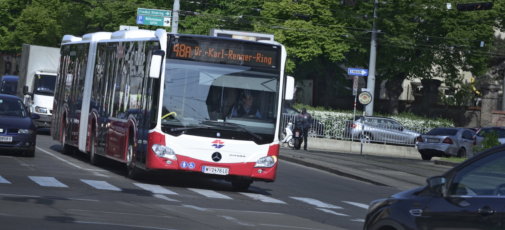 Ab sofort sind die neuen umweltfreundlichen CITARO Gelenksbusse des Herstellers Mercedes-Benz auch auf der Linie 48A im Einsatz.