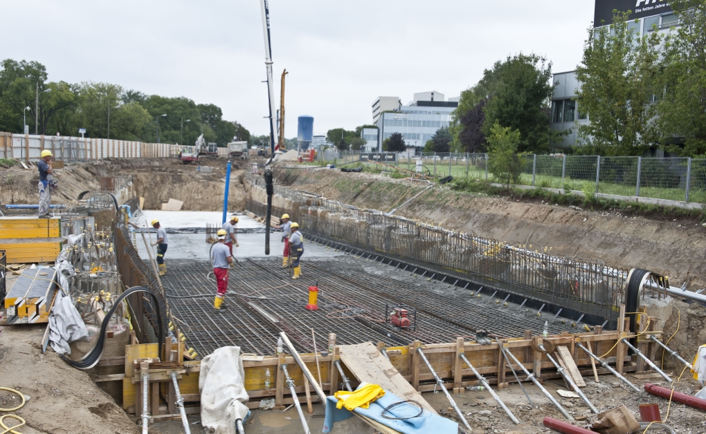 Überirdische Bauarbeiten an der U1-Verlängerung nach Oberlaa.