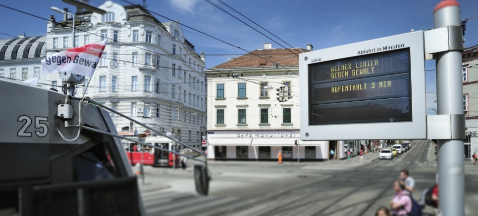 Nachdem es in den letzten Monaten zu mehreren niederträchtigen Übergriffen auf MitarbeiterInnen der Wiener Linien gekommen war, setzen die Wiener Linien, die Belegschaftsvertretung und Öffi-Stadträtin Renate Brauner ein deutliches Zeichen gegen Gewalt. Um 11.00 Uhr werden alle Verkehrsmittel der Wiener Linien für drei Minuten angehalten; eine Durchsage wird auf die Problematik der Übergriffe aufmerksam machen und auf Möglichkeiten zur Unterstützung und Solidarität mit dem Personal der Wiener Linien hinweisen.