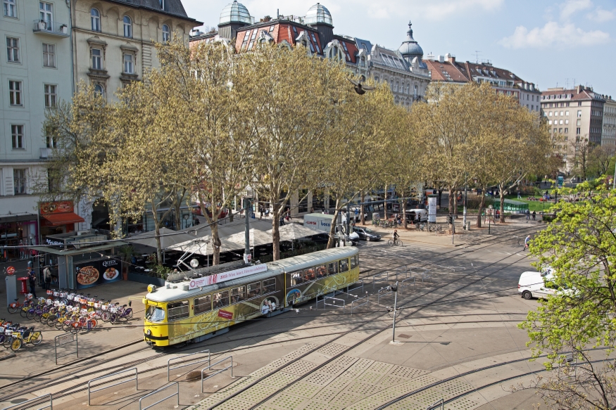 Vienna Ring Tram kurz vor End und Anfangstelle Schwedenplatz, April 14