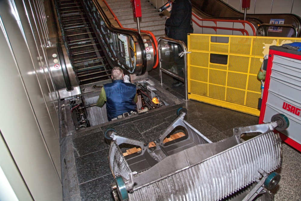 Rolltreppenservice in der U3 Station Enkplatz, Dezember 2014