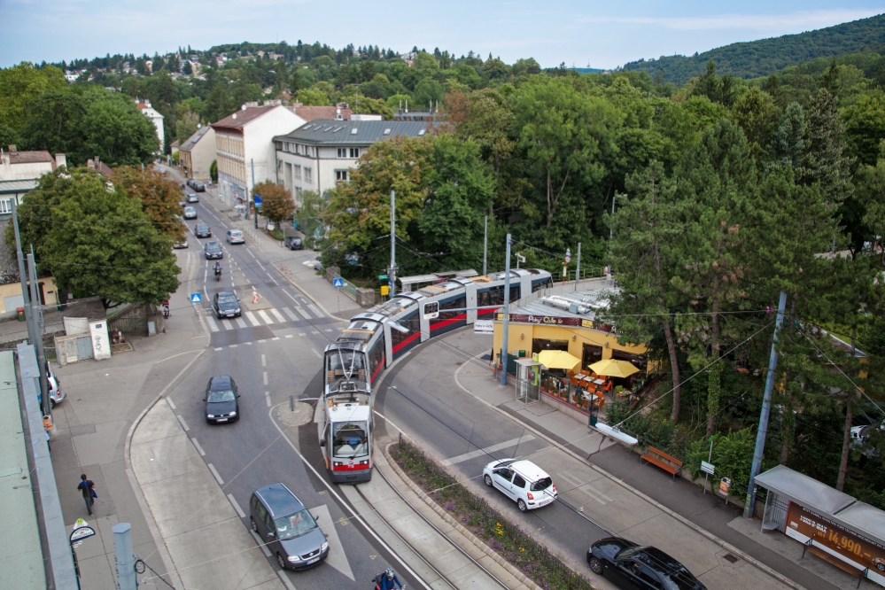 Linie 49 End und Anfangsstelle Hütteldorf mit Zug der Type B1, Juli 14