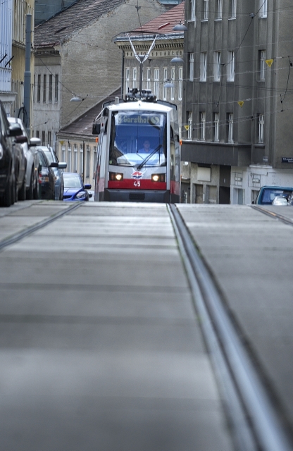 Straßenbahn der Linie 9.