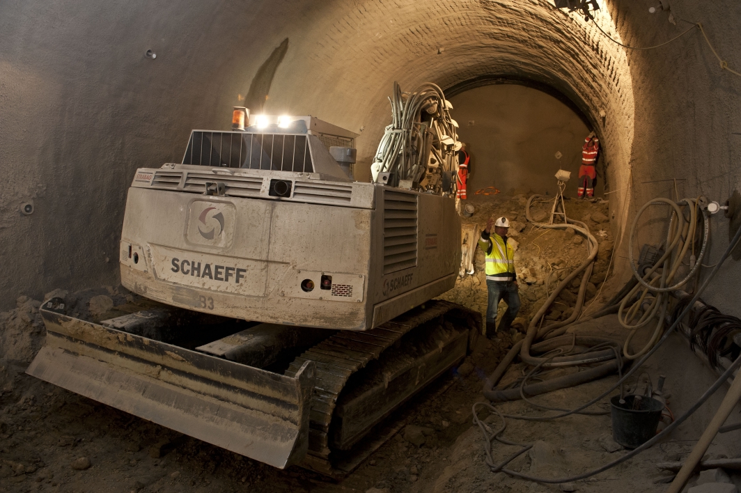 Tunnelbauarbeiten beim Ausbau der U-Bahnlinie U1 Richtung Oberlaa im Bereich Favoritenstraße Ecke Klausenburger Straße.