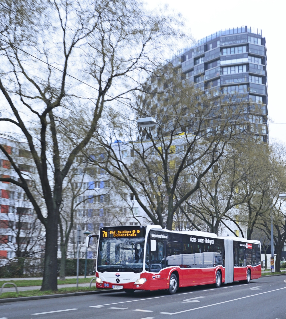 Seit 7. Jänner 2014 sind die neuen umweltfreundlichen CITARO Gelenkbusse des Herstellers Mercedes-Benz im Einsatz, im Bild auf der Linie 7A.