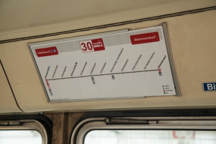 Neue Routenpläne in den Zügen der Type E2 auf der Linie 30