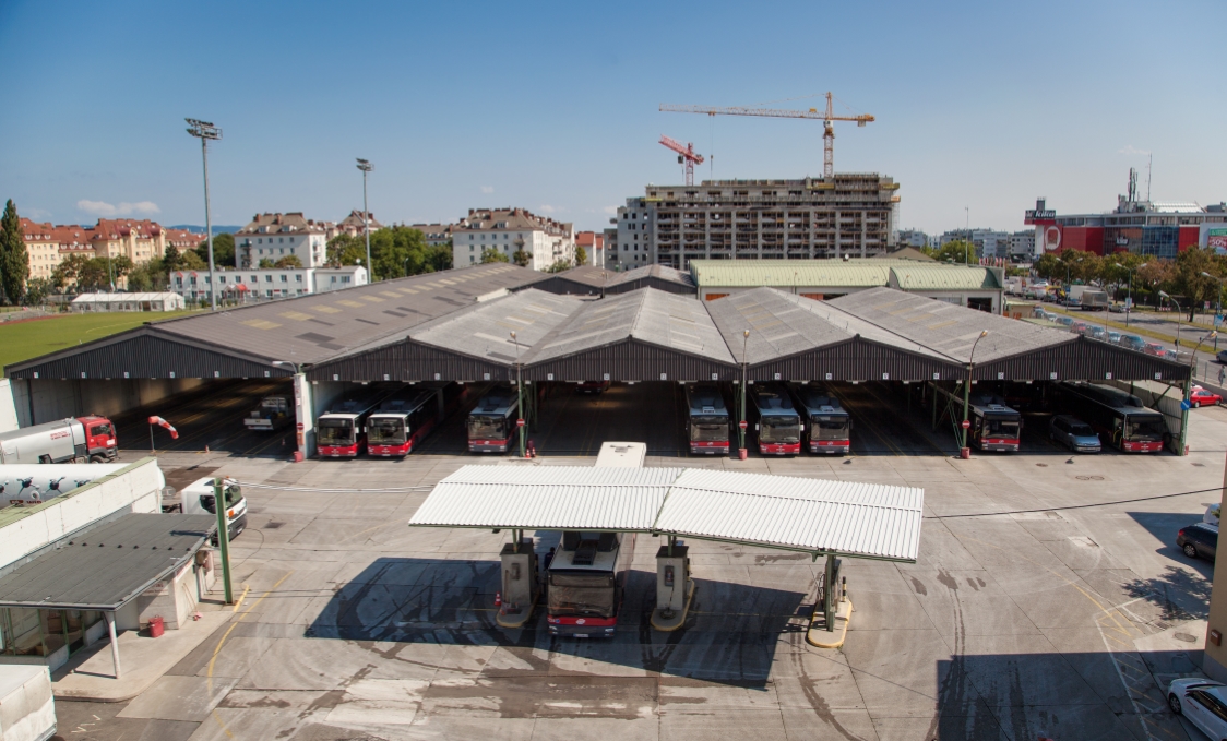 Garage Rax mit div Bussen, Juli 2014