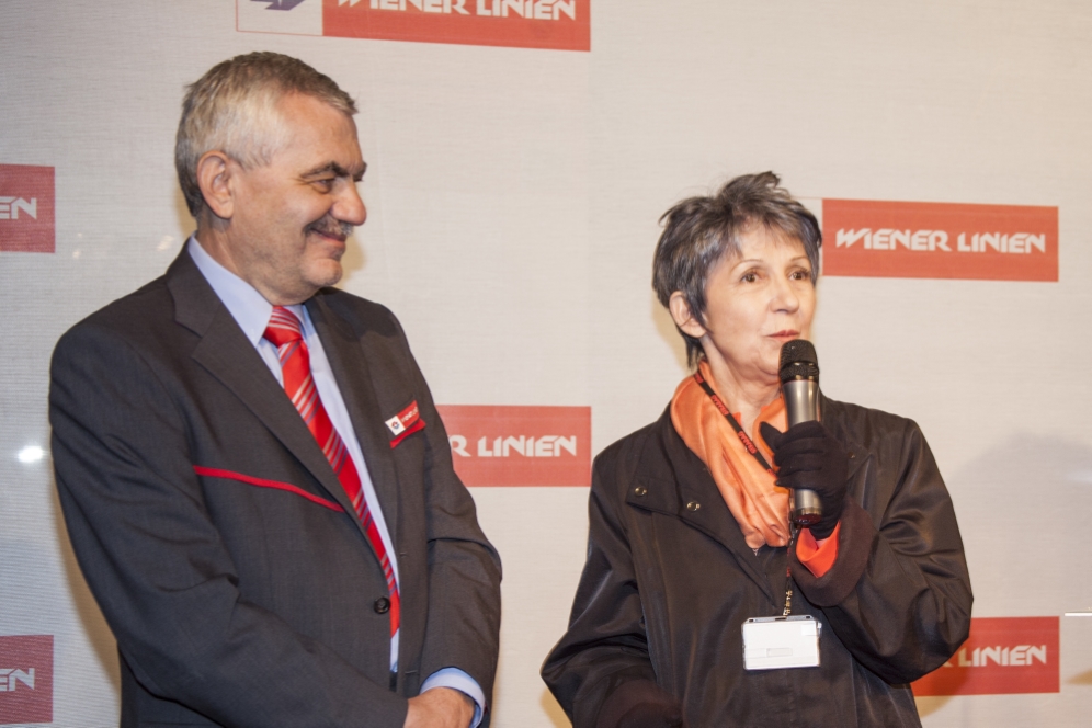 Tunnelanschlag in dem rund 30 Meter unter der A23 verlaufenden Tunnel bei der künftigen U1-Station Altes Landgut.

Tunnelpatin der künftigen Station Altes Landgut ist Nationalratspräsidentin Barbara Prammer.