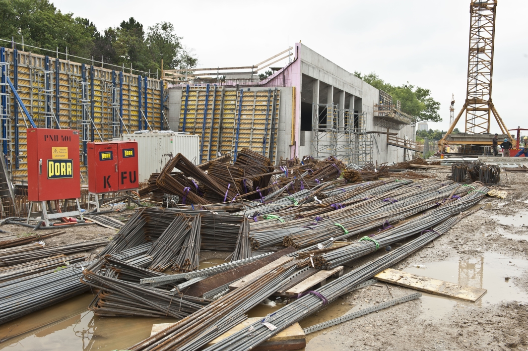 Überirdische Bauarbeiten an der U1-Verlängerung nach Oberlaa.