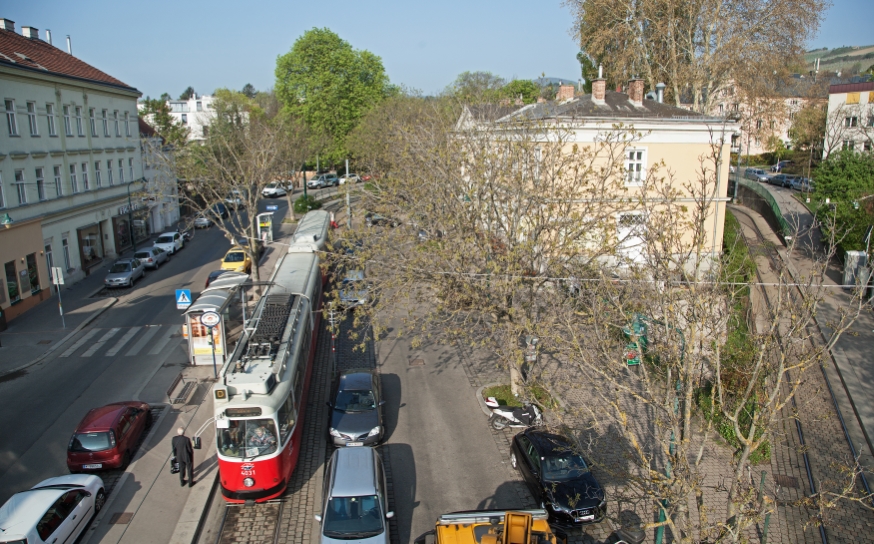 Linie D in der Endstelle Nußdorf, Type E2-c5, April 14