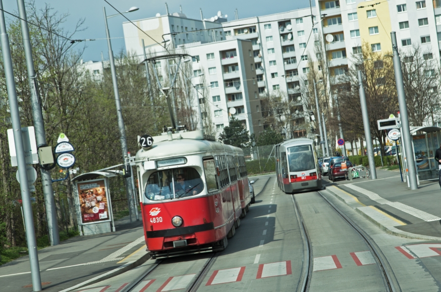 Linie 26 mit E1-c4 Zanggasse, Quadenstraße in Hirschstetten, März 14