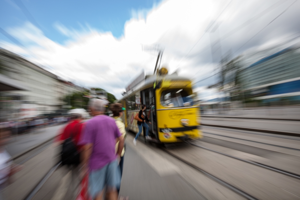 Vienna RingTram  Type E1 am Schwedenplatz, Einstieg und Ausstiegsstelle, Juli 2014