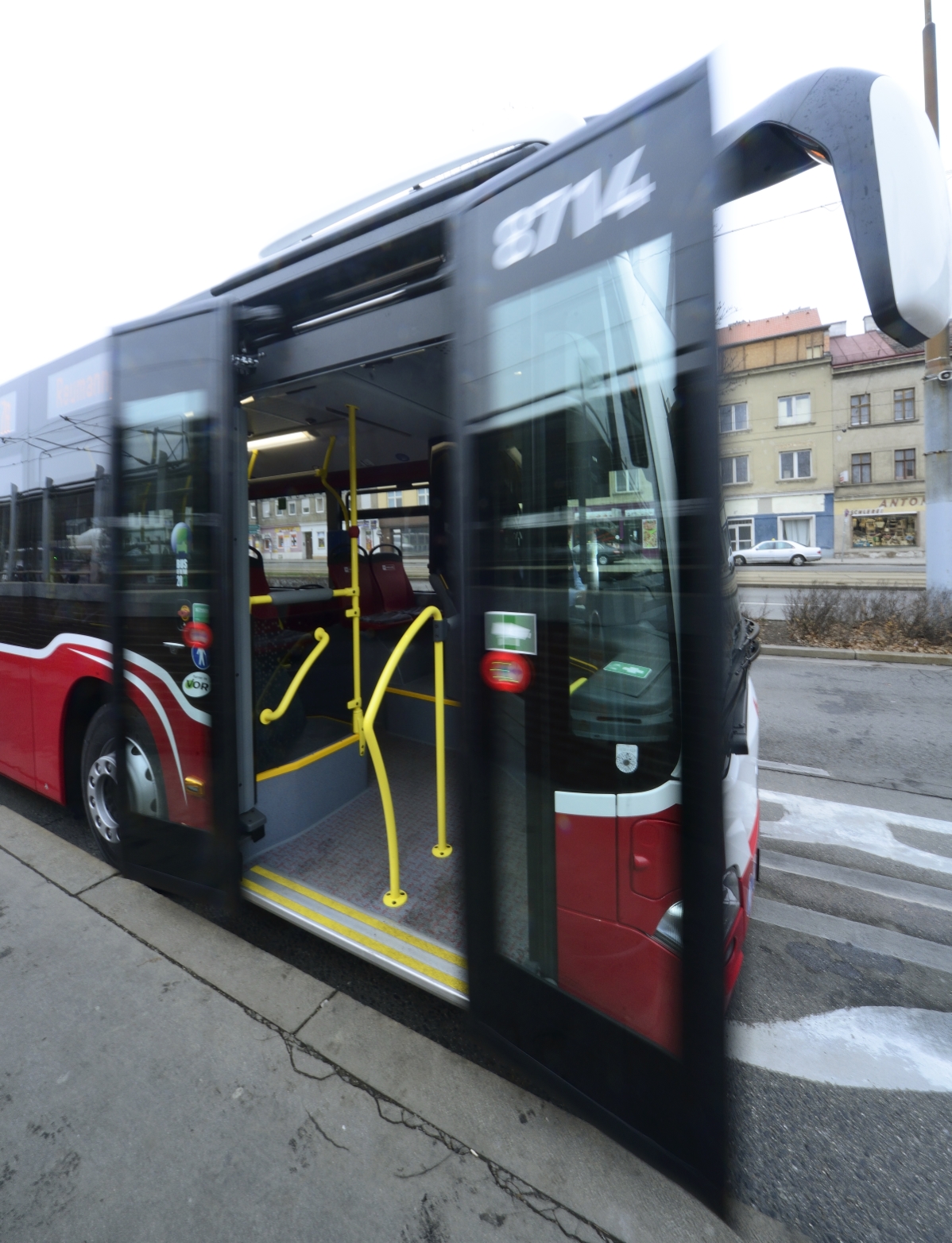 Ab 7. Jänner 2014 sind die neuen umweltfreundlichen CITARO Gelenksbusse des Herstellers Mercedes-Benz im Einsatz, im Bild auf der Linie 7A.