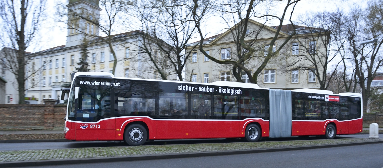 Seit 7. Jänner 2014 sind die neuen umweltfreundlichen CITARO Gelenkbusse des Herstellers Mercedes-Benz im Einsatz, im Bild auf der Linie 7A.