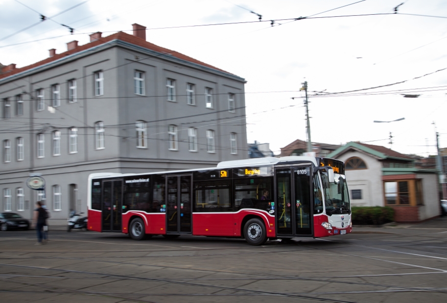 Neue Busse am 57A  bei der Station Anschützgasse, Juni 2014