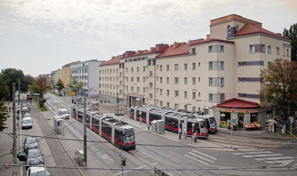 Linien 43, 44 und 10 mit der Type B1 und A1, Dornbach Juli 2014