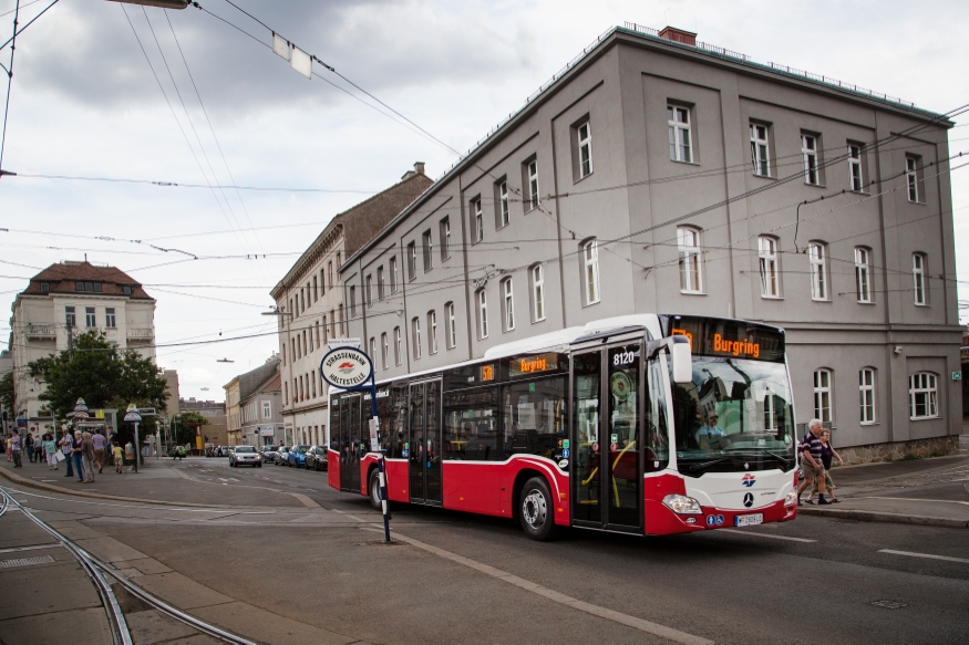 Neue Busse am 57A  bei der Station Anschützgasse, Juni 2014