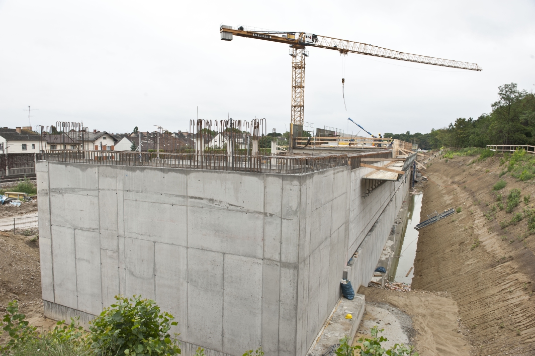 Überirdische Bauarbeiten an der U1-Verlängerung nach Oberlaa.