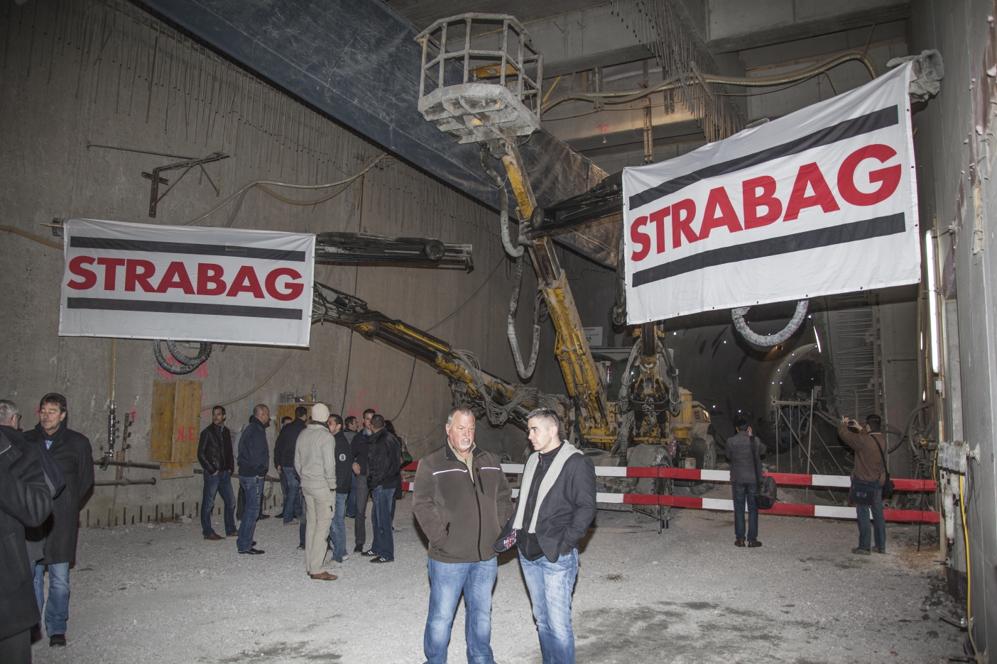 Tunnelanschlag in dem rund 30 Meter unter der A23 verlaufenden Tunnel bei der künftigen U1-Station Altes Landgut.

Tunnelpatin der künftigen Station Altes Landgut ist Nationalratspräsidentin Barbara Prammer.