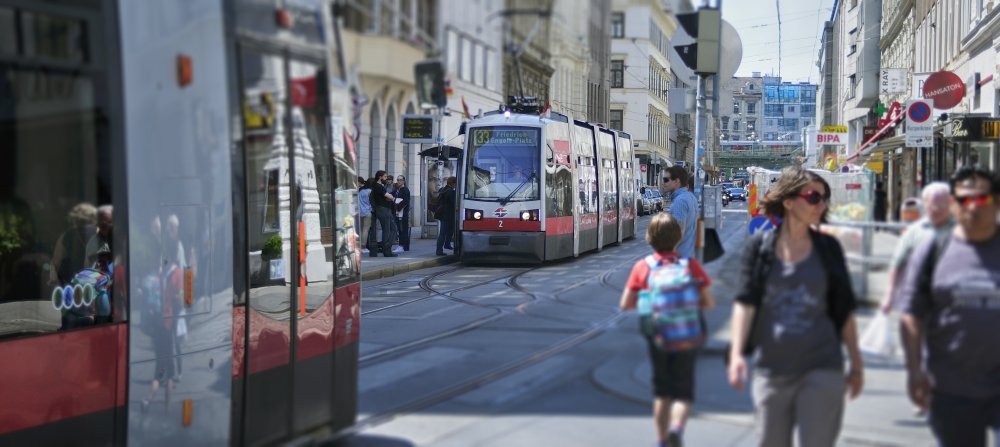 Straßenbahn der Linie 33.