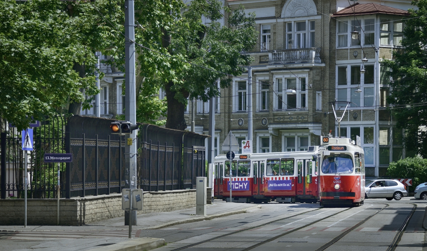 Straßenbahn der Linie 60.