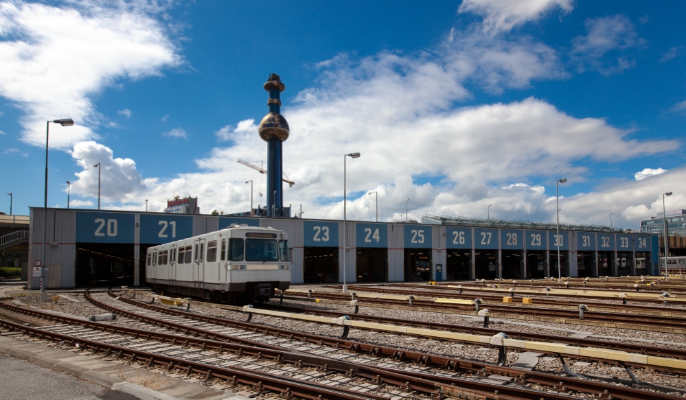 U-Bahnhof Wasserleitungswiese mir Silberpfeil, Juni 14