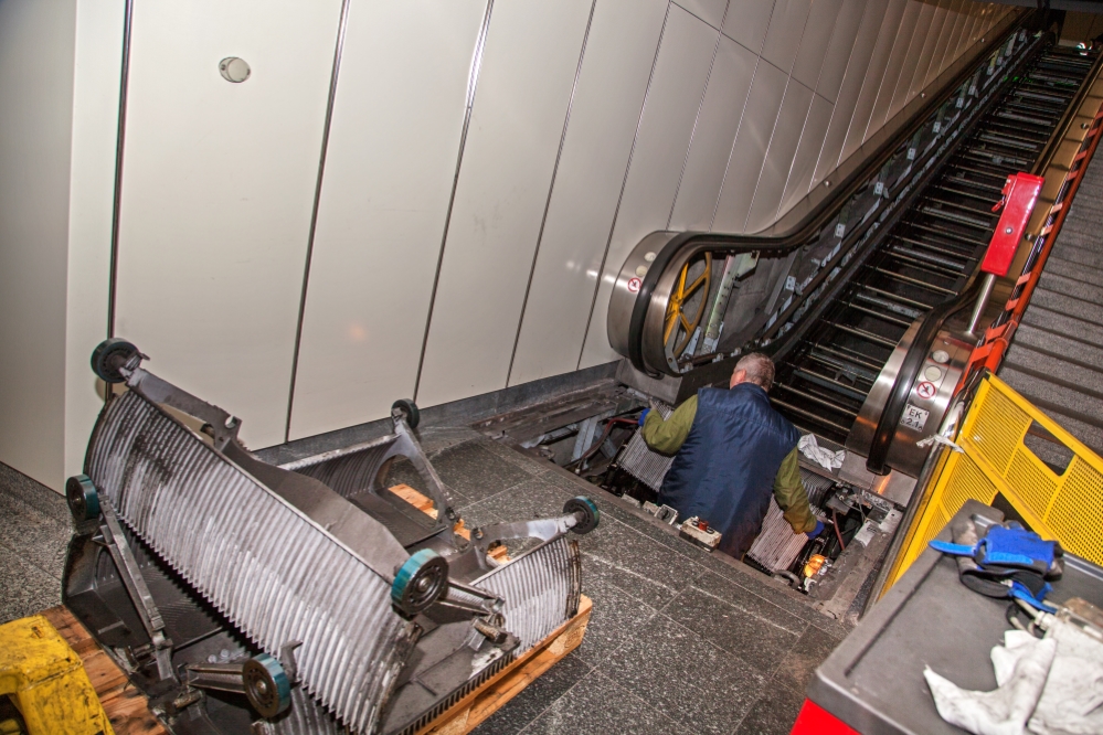 Rolltreppenservice in der U3 Station Enkplatz, Dezember 2014