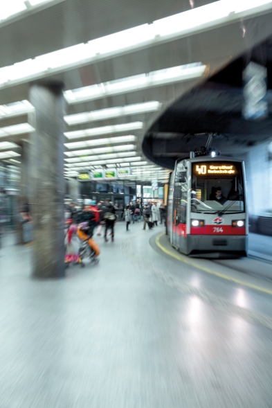 Straßenbahn der Linie 40 beim Schottentor