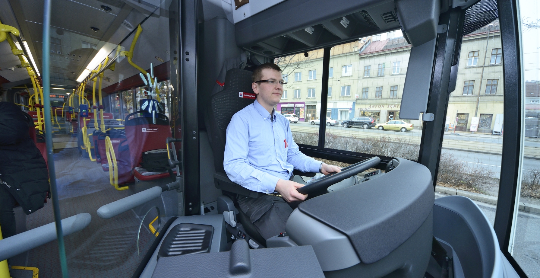 Ab 7. Jänner 2014 sind die neuen umweltfreundlichen CITARO Gelenksbusse des Herstellers Mercedes-Benz im Einsatz, im Bild auf der Linie 7A.