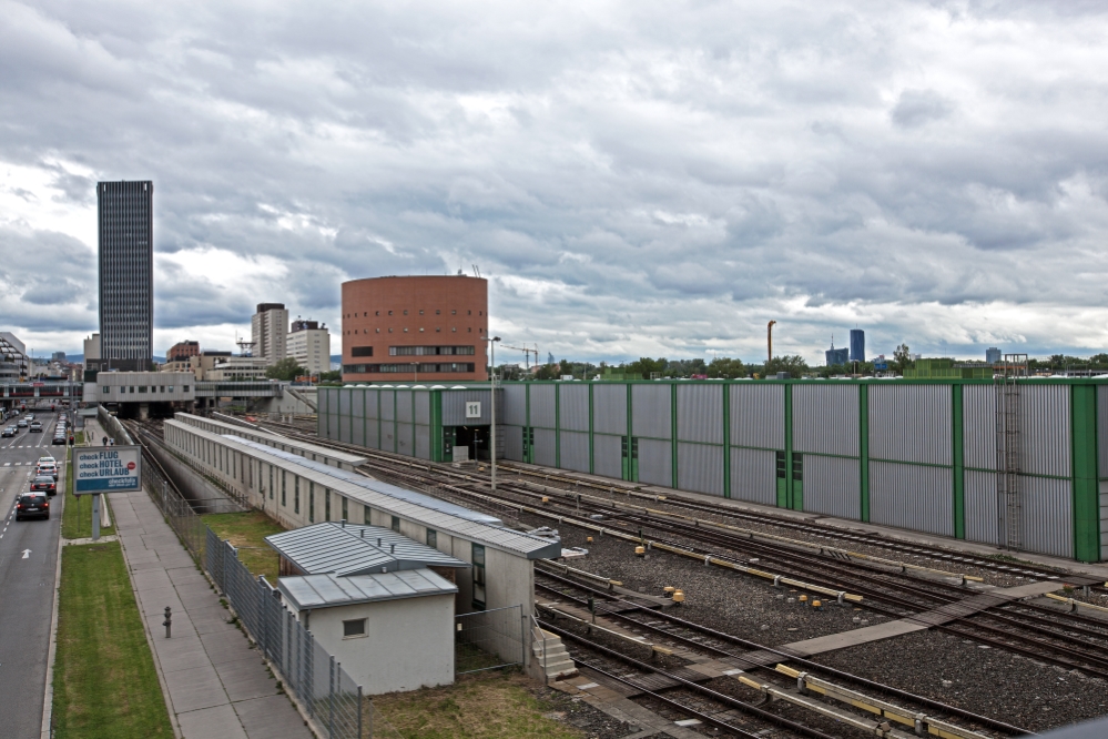 U-Bahnhof Erdberg vom Fußgängersteg aus gesehen, Mai 14