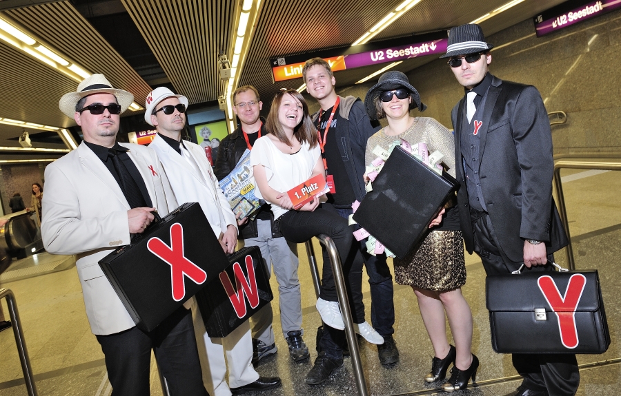 Die GewinnerInnen des Spiels 'Wien jagt Mister X' nach erfolgreicher Odyssee im Netz der Wiener Linien.
