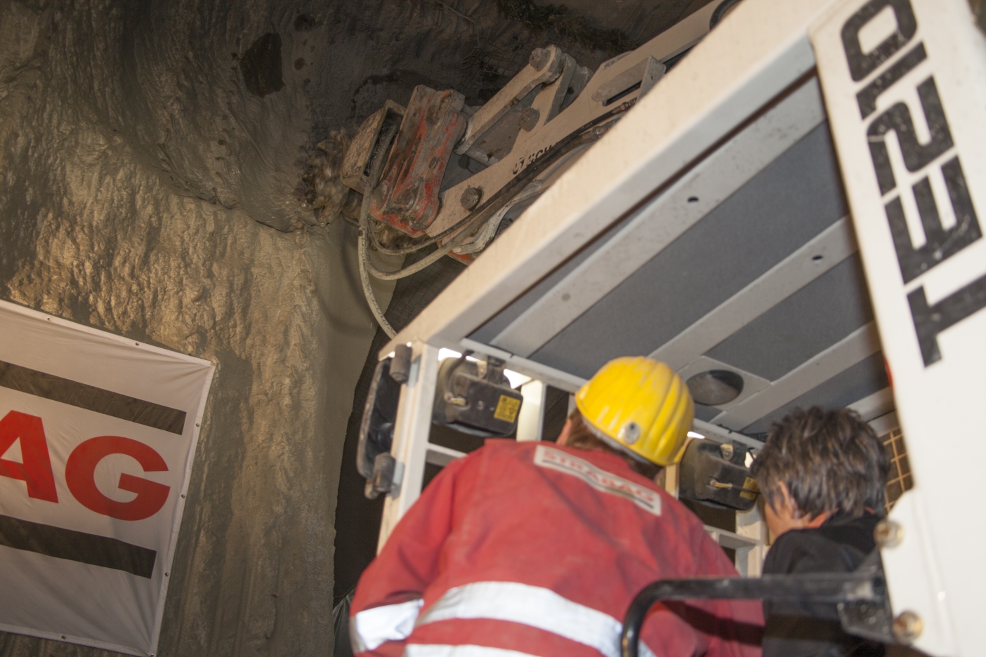 Tunnelanschlag in dem rund 30 Meter unter der A23 verlaufenden Tunnel bei der künftigen U1-Station Altes Landgut.

Tunnelpatin der künftigen Station Altes Landgut ist Nationalratspräsidentin Barbara Prammer.