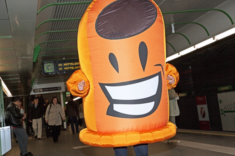 Kampagne für saubere Öffis, U4 Station Landstraße, April14